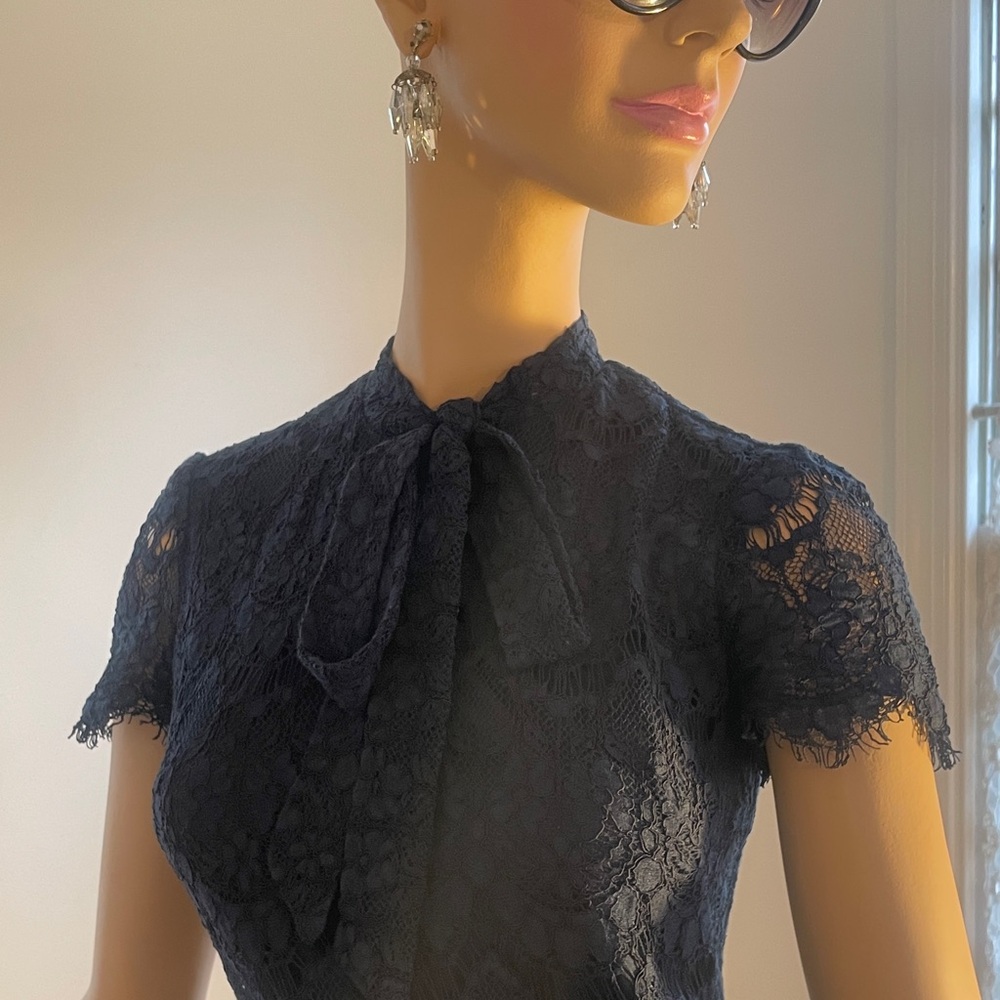 Betsey Johnson lace dress with bow tie neckline. Size 0. XS